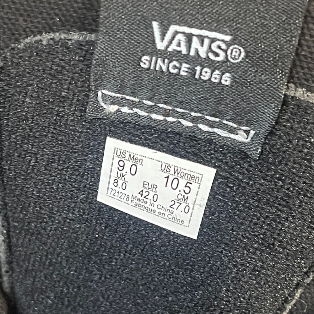 Vans sk8 hi 
DIA DE MUERTOS💀💀
GLOW IN THE DARK
BRAND NEW - Picture 14 of 16
